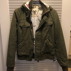 Green bomber TNA Aritzia jacket. Size XS